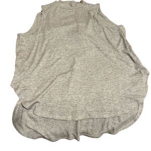 ROMEO AND JULIET•Ribbed tank